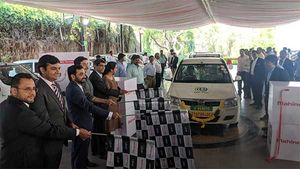 హైదరాబాద్ లో మహీంద్రా సంస్థ తో కలిసిన ఉబర్...కంపెనీ విస్తరణలో భాగమా ?