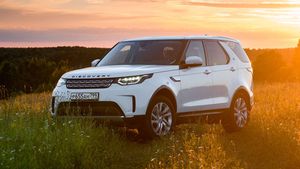 ఎంట్రీ లెవెల్ ల్యాండ్ రోవర్ డిస్కవరీ లాంచ్ చేసారు, ధర, వివరాలు...!