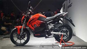 భారతదేశపు మొట్టమొదటి ఆర్టిఫిషల్ ఇంటిలిజెంట్ బైక్ రివోల్ట్ ఆర్వీ 400 వెల్లడి. 