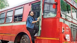 24 ఏళ్లకే బెస్ట్ బస్సు డ్రైవర్ గా మారిన మెకానికల్ ఇంజనీర్ 