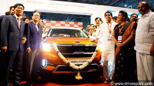 రాయలసీమలో తయారైన తొలికారును ప్రారంభించిన కియా మోటార్స్