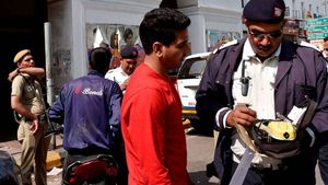 ట్రాఫిక్ నిబంధనలను ఉల్లంఘించారో భారీ ఫైన్ కట్టాల్సిందే...ఇవే కొత్త రూల్స్