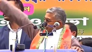 అంబులెన్సుకి దారి ఇవ్వడానికి నిరాకరించిన బిజెపి నాయకుడు దిలీప్ ఘోష్! ఇంతకీ ఎం జరిగిందంటే...?