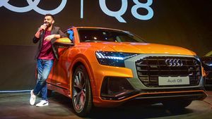 ఆడి క్యూ 8 ఎస్‌యూవీని మొదటిసారి డ్రైవింగ్ చేసిన విరాట్ కోహ్లీ!