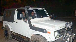 మాడిఫై మారుతి సుజుకి జిప్సీ కారులో కనిపించిన సల్మాన్ ఖాన్