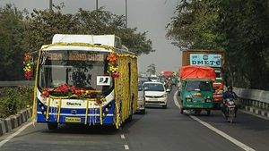 అతి తక్కువ ఖర్చుతో ఎసి బస్సులో ప్రయాణం, ఎక్కడంటే..?