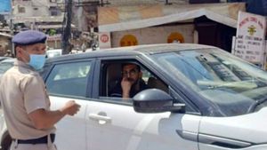 లాక్‌డౌన్ లో బయటికి వచ్చిన క్రికెటర్ కి జరిమానా, ఇంతకీ ఆ క్రికెటర్ ఎవరో తెలుసా.. ?