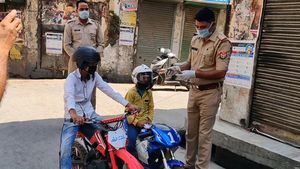 లాక్‌డౌన్ లో బయటికి వచ్చిన పిల్లలను పోలీసులు పట్టుకోగానే ఏం చేసారో తెలుసా.. ?