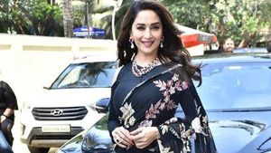 ప్రముఖ హీరోయిన్స్ ఉపయోగించే 1990 నాటి లగ్జరీ కార్లు