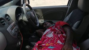 లాక్‌డౌన్ ఎఫెక్ట్ : 20 రోజులు కారులో నివసించిన ఇద్దరు వ్యక్తులు 