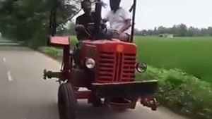 వావ్ అమేజింగ్ : ఇది రెండు చక్రాలపై నడిచే ట్రాక్టర్..!