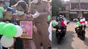 లాక్‌డౌన్‌లో చిన్న బిడ్డ పుట్టిన రోజుకి పోలీస్ ఎస్కార్ట్, ఎక్కడో తెలుసా ?