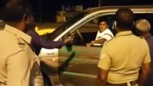 విధి నిర్వహణలో ఉన్న పోలీసును తన్నిన మాజీ MP, ఎవరో తెలుసా ?