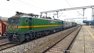 ప్రయాణికులకు గుడ్ న్యూస్ : తత్కాల్ సర్వీస్ ప్రారంభించిన ఇండియన్ రైల్వే 