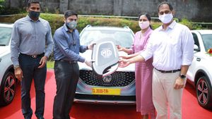 ఒకే రోజు 11 జెడ్‌ఎస్ ఎలక్ట్రిక్ కార్లను డెలివరీ చేసిన ఎంజి మోటార్స్