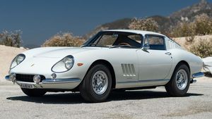 హవ్వ.. 23 కోట్ల రూపాయలకు అమ్ముడైన 54 ఏళ్ల పాత ఫెరారీ కారు