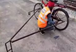 మీరు ఎప్పుడూ చూడని రైలు పట్టాలపై నడిచే సైకిల్