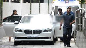 షారుఖ్ ఖాన్ బిఎండబ్ల్యు స్కోడా ఆక్టేవియా కంటే చీప్ , ఎంతో తెలుసా