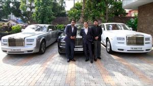 ఒకే ఇంట్లో మూడు రోల్స్ రాయిస్ కార్లు ఉపయోగిస్తున్నారు, ఆ ఫ్యామిలీ ఎదో తెలుసా ?