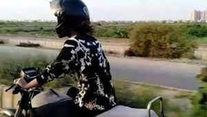 మహిళకు డ్రైవింగ్ లైసెన్స్ ఇవ్వడానికి నిరాకరించిన పాకిస్థాన్ అధికారులు.. తర్వాత ఏం జరిగిందంటే ?