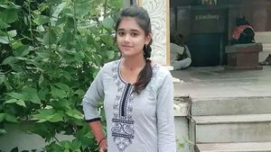 ఇది చూసారా..కష్టాలను ఎదుర్కొని పరీక్షలో 87% మార్కులు సాధించి రూ. 25 వేల బహుమతి గెలిచిన విద్యార్ధి కథ