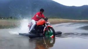 నీటిపై నడిచే బైక్.. వీడియో చూసారా ?