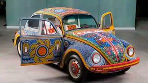 అద్భుతంగా ఉన్న గాజు ముక్కలతో డెకరేట్ చేసిన వోక్స్‌వ్యాగన్  కారు.. చూసారా..!