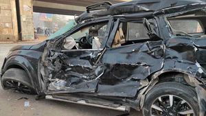 ప్రమాదంలో నుజ్జునుజ్జయిన కారు.. అయినా సురక్షితంగా బయటపడిన డ్రైవర్