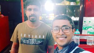 తల్లిదండ్రులకు ఇచ్చిన మాట నిలబెట్టుకోవడానికి 1,100 కి.మీ ప్రయాణించిన కొడుకు