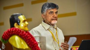 చంద్రబాబునాయుడు బుల్లెట్ ఫ్రూఫ్ బస్సు, కాన్వాయ్ మరియు రాజకీయ నేపథ్యం 