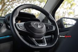ఫ్లాట్ బాటమ్ స్టీరింగ్ వీల్ (Flat Bottom Steering Wheel Advantages) ప్రయోజనాలు ఏంటి?