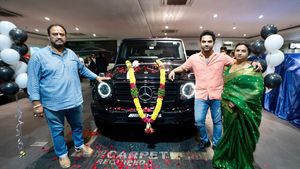 తన డ్రీమ్ కారు 'Mercedez-Benz G-Wagon' ను కొన్న యాంగ్రీ యంగ్ హీరో 'విశ్వక్ సేన్'