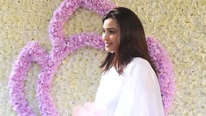 ఇటీవల బాలీవుడ్ బ్యూటీస్ కొనుగోలు చేసిన లగ్జరీ కార్లు.. ఇవే: వాటి ధరలు ఇలా ఉన్నాయి