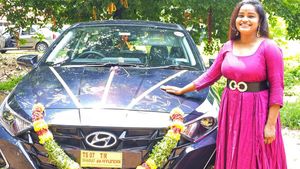 జబర్దస్త్ 'పవిత్ర' కొత్త కారు కొనేసిందోచ్.. వీడియో కూడా వచ్చేసింది