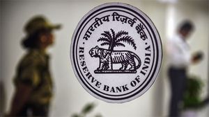 EMI కట్టే అందరికి ఝలక్ ఇచ్చిన RBI.. భారీగా పెరిగిన రెపో రేటు: వివరాలు