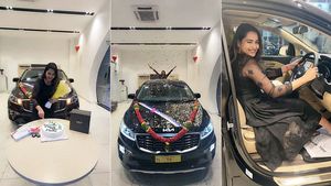 సంక్రాంతికి ఖరీదైన కారు కొనేసిన 'హిమజ': ఆ కారు ధర ఎంతో తెలుసా..!!