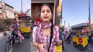 Pani Puri Cart రాయల్ ఎన్‌ఫీల్డ్ పై పానీపూరీ అమ్ముతున్న యువతీ..