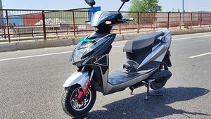 Elesco Scooters ఈ ఎలక్ట్రిక్ స్కూటర్ల ధర ఐఫోన్ 14 కంటే తక్కువ..100కి.మీ రేంజ్..! 