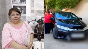 నాలుగేళ్లుగా కారులోనే నివాసం.. చివరకు ఆ వార్త బయటకు రావడంతో..