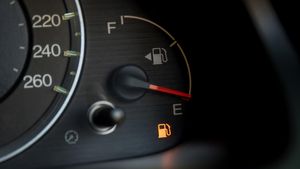 Fuel పెట్రోల్ తక్కువ ఉన్నప్పుడు బైక్ లేదా కారు నడిపితే ఇంజన్ దెబ్బతినే అవకాశం ఎక్కువ..