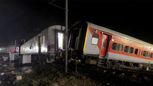 భారత్‌లో వణుకు పుట్టించిన అత్యంత ఘోర రైలు ప్రమాదాలు ఇవే.. అసలు ఈ ప్రమాదాలకు కారణాలేంటి?