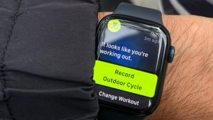 బెంగళూరు ట్రాఫిక్‌కు బోల్తా పడిన స్మార్ట్‌ వాచ్‌.. వైరల్‌ అవుతున్న నెటిజన్ల కామెంట్స్‌..