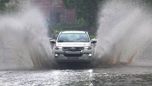 వర్షాకాలంలో కారు డ్రైవింగ్‌ చేస్తున్నారా.. ఈ సమస్యలు లేకుండా చూసుకోండి..!