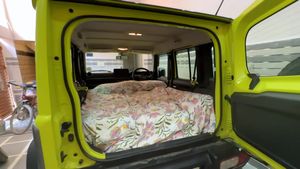 వీళ్ల టాలెంట్‌కు సలాం.. మారుతి సుజుకి జిమ్నీ కారులో ఫుల్‌ బెడ్‌ సెటప్‌ చేసిన జంట