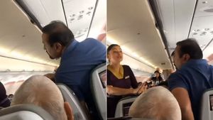 Viral Video తన కూతురిని టచ్ చేశాడని విమానంలో యువకుడితో తండ్రి గొడవ.. నెటిజన్ల కామెంట్స్ వైరల్.. 