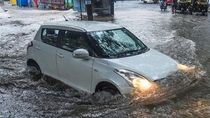 వర్షం పడిన తర్వాత కారు శుభ్రం చేయకుండా వదిలేస్తున్నారా?? అయితే మీరు పెద్ద పొరపాటు చేస్తున్నారు..!