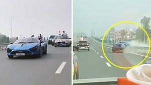 స్వాతంత్ర్య దినోత్సవ ర్యాలీలో స్పోర్ట్స్‌ కారు దూకుడు.. అతివేగంతో డివైడర్‌ను ఢీకొట్టి.. ఆ కాసేపటికే..