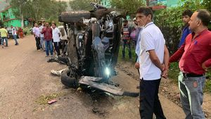 ప్రమాదం జరిగినా ఎయిర్‌బ్యాగ్‌లు తెరుచుకోలేదు.. మహీంద్రా సంస్థకు యజమాని ఫిర్యాదు..!