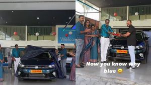 అసలు సిసలైన సెలబ్రేషన్.. కొత్త కారు డెలివరీ తీసుకునేందుకు ఫ్యామీలీ అంతా ఒకే డ్రెస్‌ కోడ్‌.!!