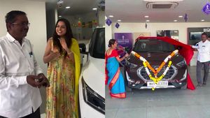 కూతుళ్లు ఇచ్చిన గిఫ్ట్‌తో సర్‌ప్రైజ్‌ అయిన నాన్న.. కొత్త కారును చూసి ఆనందబాష్పాలు, వీడియో వైరల్‌